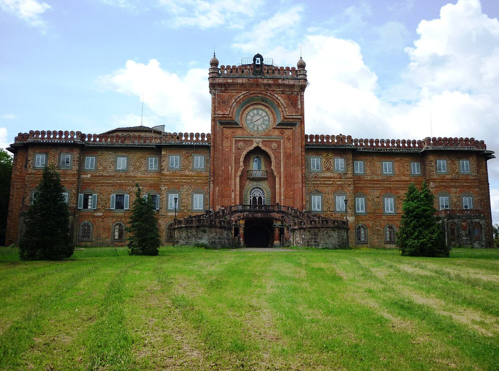 Castello di Sambuy, Italy